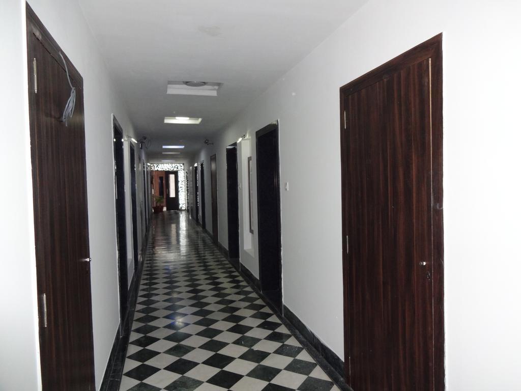 Sheetal International Rain Basera Rāipur Exteriör bild