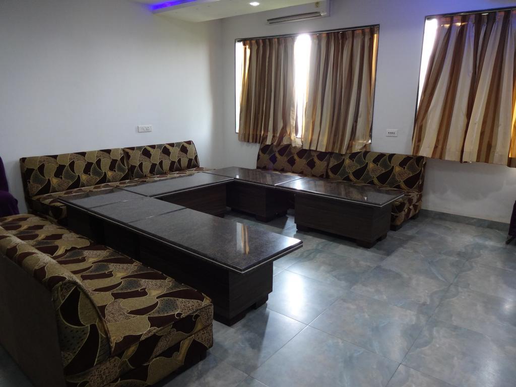 Sheetal International Rain Basera Rāipur Exteriör bild