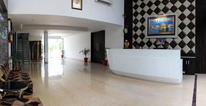 Sheetal International Rain Basera Rāipur Exteriör bild